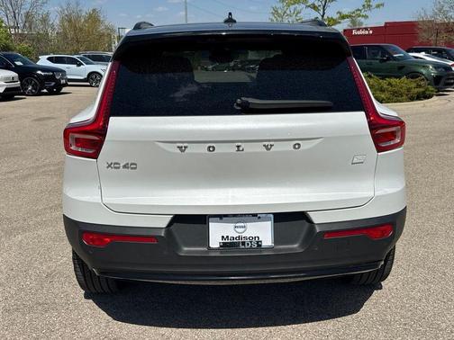 Crystal White Metallic 2023 Volvo XC40 Recharge Pure Electric Twin Plus