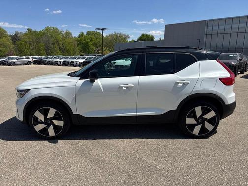 Crystal White Metallic 2023 Volvo XC40 Recharge Pure Electric Twin Plus