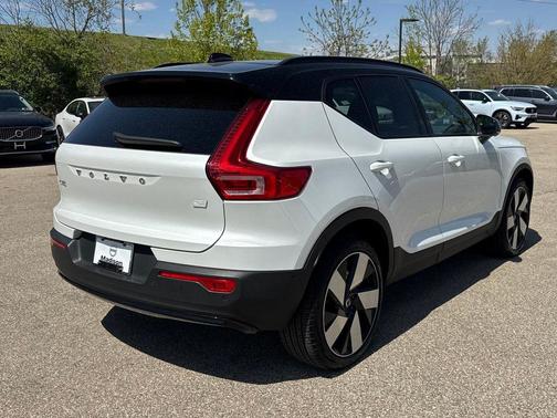 Crystal White Metallic 2023 Volvo XC40 Recharge Pure Electric Twin Plus