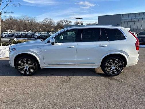 2024 Volvo XC90 T8 Ultimate Bright 7-Seater