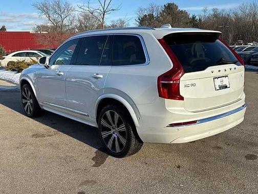 2024 Volvo XC90 T8 Ultimate Bright 7-Seater