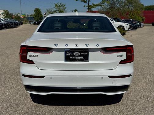 Crystal White 2025 Volvo S60 B5 Core