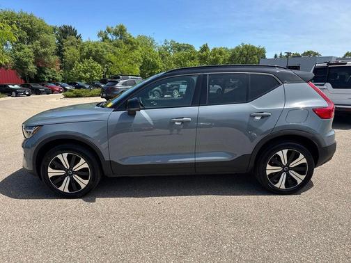 Silver Dawn Metallic 2023 Volvo XC40 Recharge Pure Electric Twin Plus