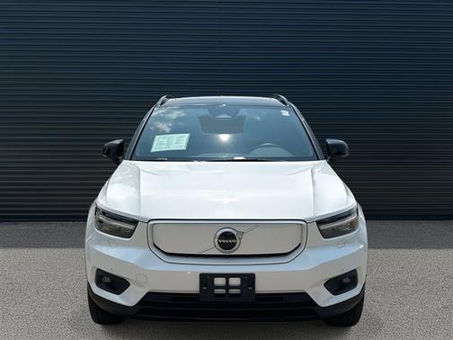2021 Volvo XC40 Recharge Pure Electric P8