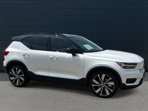 2021 Volvo XC40 Recharge Pure Electric P8