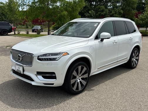 Crystal White Metallic 2023 Volvo XC90 Recharge Plug-In Hybrid T8 Plus Bright Theme 7-Seater