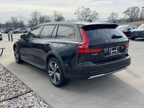Onyx Black Metallic 2026 Volvo V60 Cross Country Plus, B5 AWD Gas (mild hybrid)