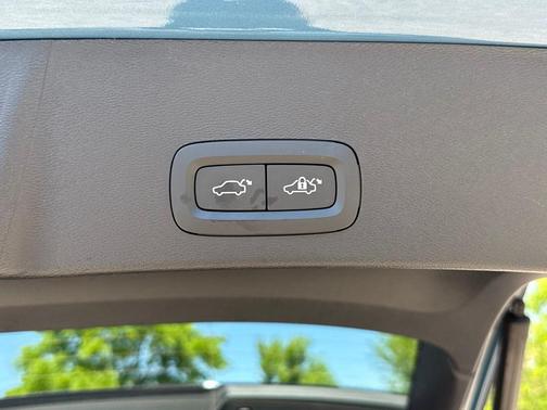Fjord Blue Metallic 2023 Volvo XC40 Recharge Pure Electric Twin Plus