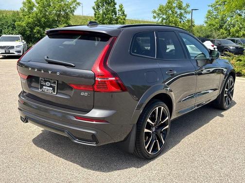 Platinum Grey Metallic 2025 Volvo XC60 B5 Ultra
