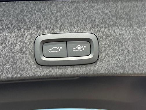 Denim Blue 2026 Volvo XC40 Core, B5 AWD Gas (mild hybrid), Dark