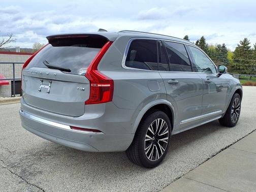 Vapour Grey Metallic 2025 Volvo XC90 Plug-In Hybrid Plus