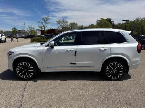 Crystal White Pearl 2026 Volvo XC90 Plug-In Hybrid Plus, T8 AWD, Electric/Gasoline, Bright, 7 Seats