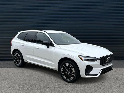 Crystal White Metallic 2026 Volvo XC60 B5 Plus
