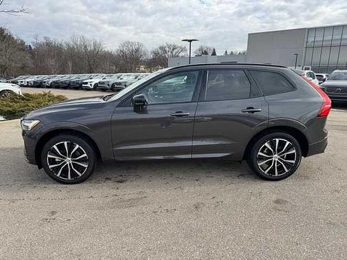 2025 Volvo XC60 Plus