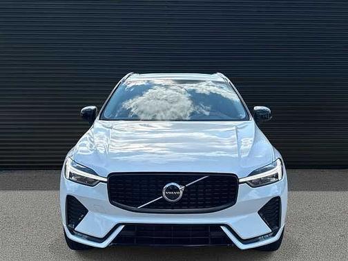 2025 Volvo XC60 Plus