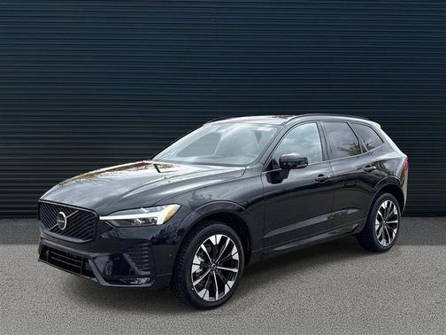 Onyx Black Metallic 2026 Volvo XC60 B5 Plus