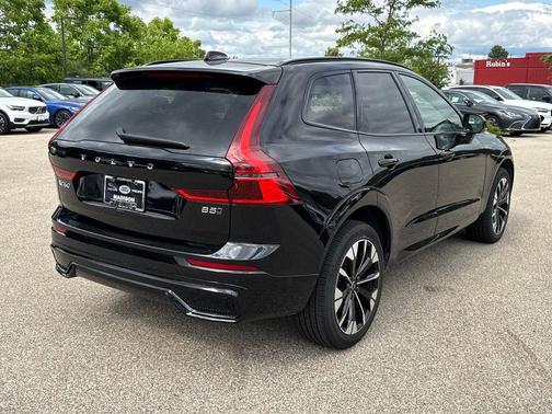 Onyx Black Metallic 2026 Volvo XC60 B5 Plus