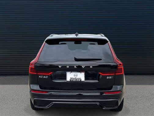 Onyx Black Metallic 2026 Volvo XC60 B5 Plus