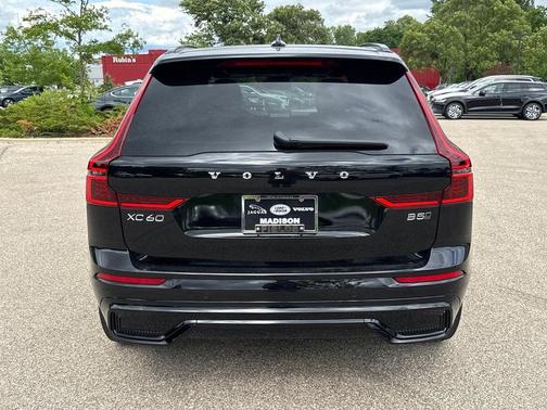 Onyx Black Metallic 2026 Volvo XC60 B5 Plus