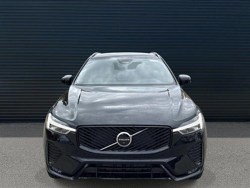 Onyx Black Metallic 2026 Volvo XC60 B5 Plus