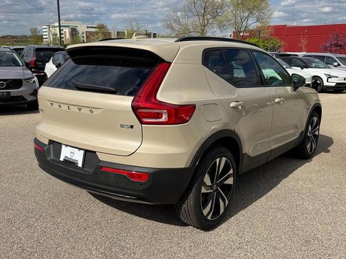 Sand Dune Metallic 2026 Volvo XC40 Ultra, B5 AWD Gas (mild hybrid), Dark