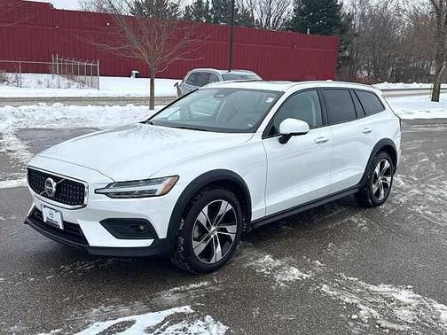 2024 Volvo V60 Cross Country Plus
