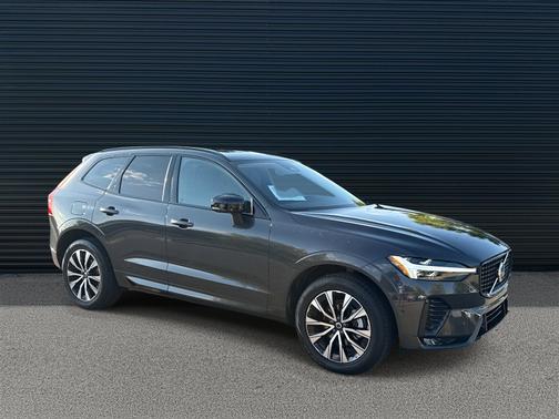 2025 Volvo XC60 B5 Plus