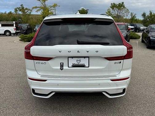 2025 Volvo XC60 Plus