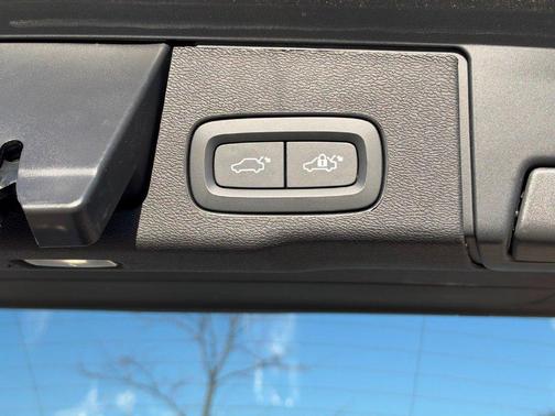 Bright Dusk Metallic 2026 Volvo XC60 B5 Plus