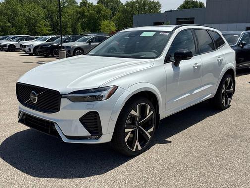Crystal White Metallic 2026 Volvo XC60 B5 Ultra