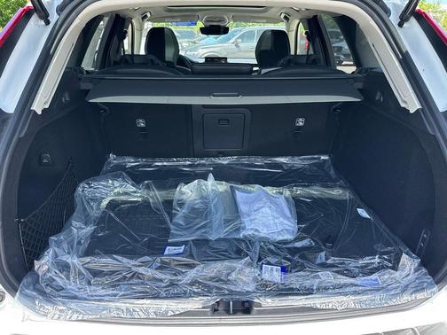Crystal White Metallic 2026 Volvo XC60 B5 Ultra