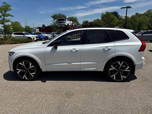 Crystal White Metallic 2026 Volvo XC60 B5 Ultra