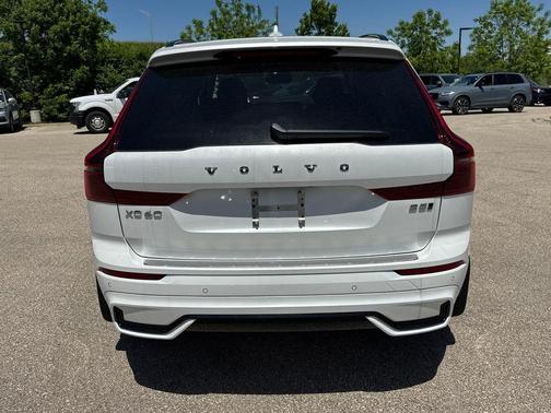 Crystal White Metallic 2026 Volvo XC60 B5 Ultra