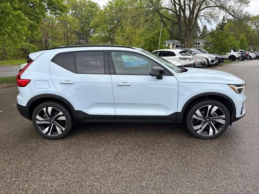 Cloud Blue 2024 Volvo XC40 B5 Ultimate Dark Theme