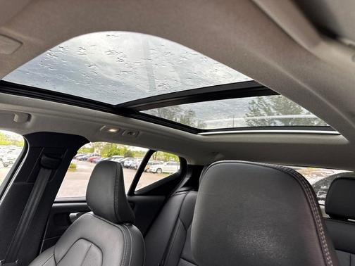 Cloud Blue 2024 Volvo XC40 B5 Ultimate Dark Theme
