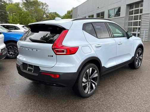 Cloud Blue 2024 Volvo XC40 B5 Ultimate Dark Theme