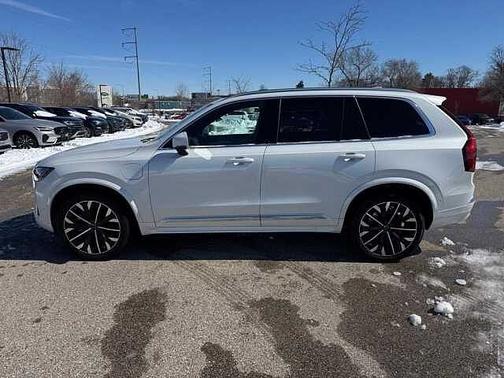 2025 Volvo XC90 Plus