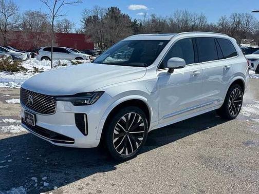 2025 Volvo XC90 Plus