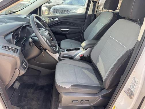 White Platinum Tricoat 2014 Ford Escape SE