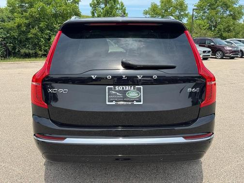Onyx Black Metallic 2023 Volvo XC90 B6 Plus 7-Seater