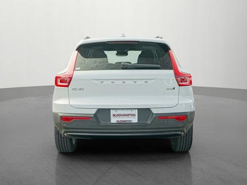 2023 Volvo XC40 Plus Dark Theme