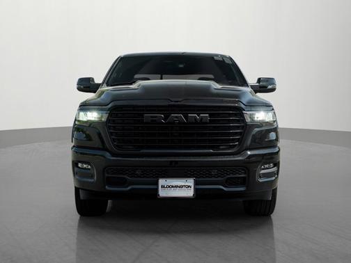 Diamond Black Crystal Pearlcoat 2026 RAM 1500 Laramie