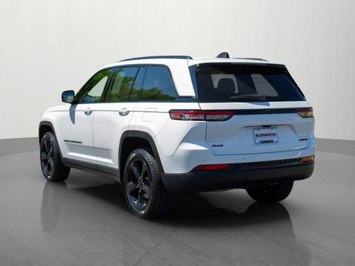 Bright White Clearcoat 2023 Jeep Grand Cherokee Limited