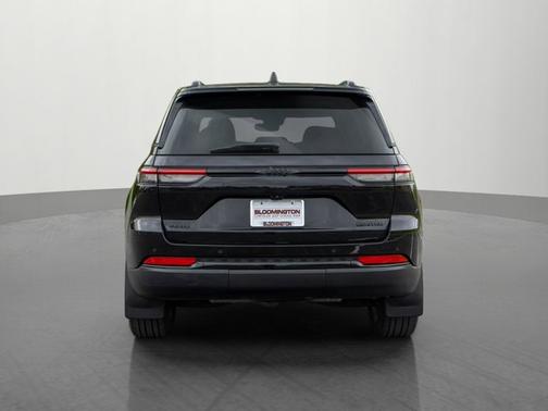 Diamond Black Crystal Pearlcoat 2023 Jeep Grand Cherokee Limited