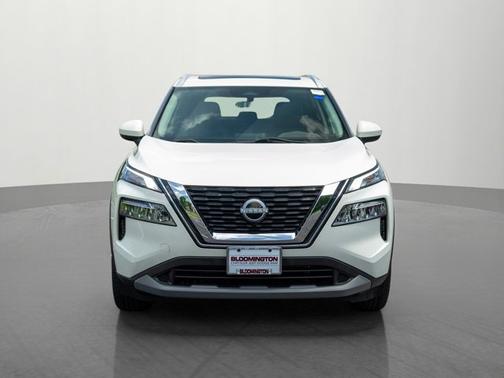 Pearl White Tricoat 2023 Nissan Rogue SV