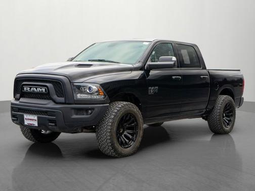 Diamond Black Crystal Pearlcoat 2022 RAM 1500 Classic Warlock