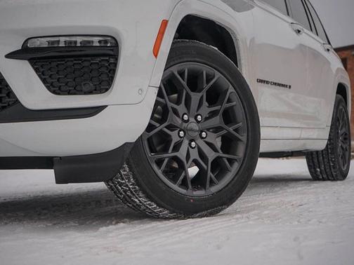 2025 Jeep Grand Cherokee Summit
