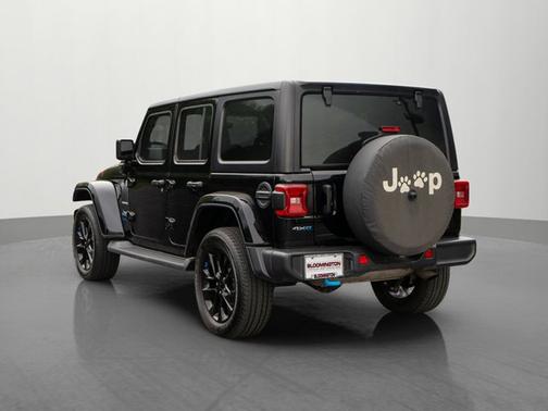 Black Clearcoat 2023 Jeep Wrangler Sahara