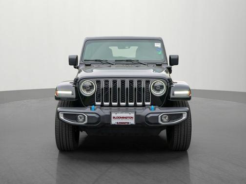 Black Clearcoat 2023 Jeep Wrangler Sahara