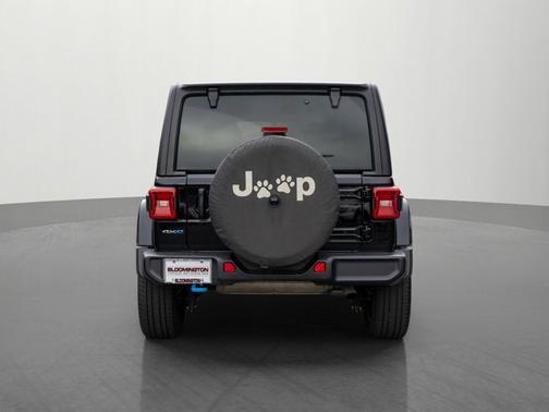 Black Clearcoat 2023 Jeep Wrangler Sahara